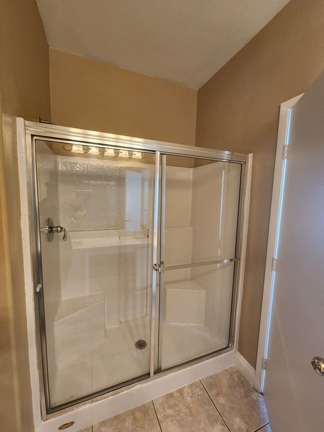 Building Photo - A Fabulous 3 Bedroom Townhome In North Las...