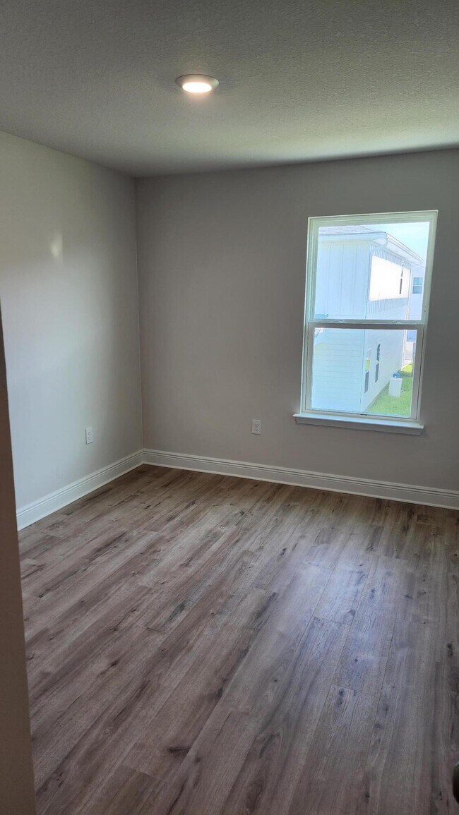 Building Photo - 4 Renea Cv