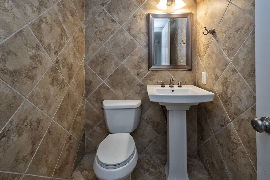 Building Photo - 2598 Cedar Ridge Dr