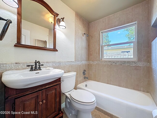 Building Photo - 1315 Lester Ct