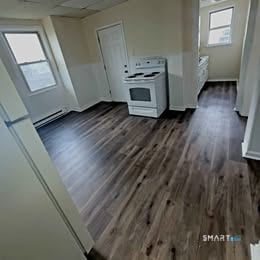 Building Photo - 28 Wilson St