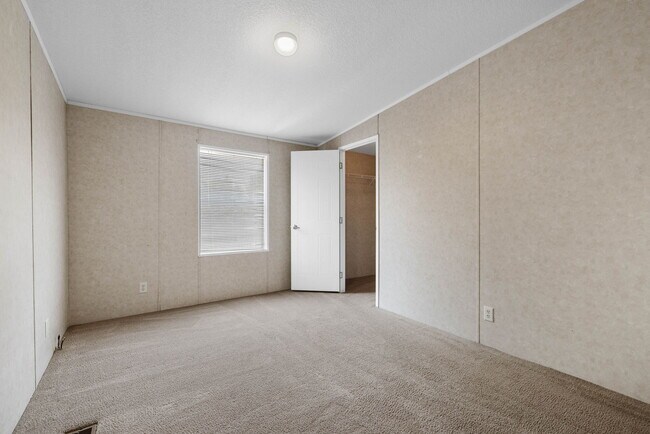 Building Photo - 24255 N Cleveland St