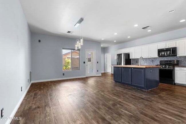 Building Photo - 12909 W Aster Dr