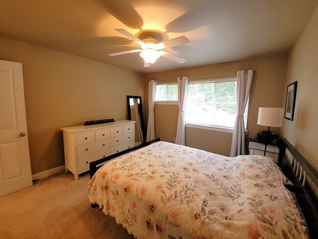 Building Photo - Beautiful Home in Desirable Geneva Neighborhood - 2700 sqft