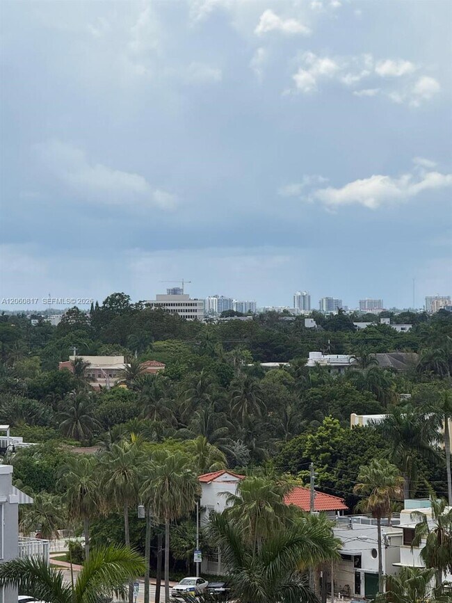 Building Photo - 2625 Collins Ave