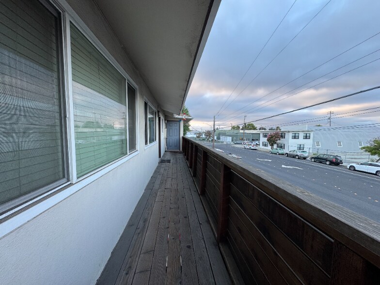 Building Photo - 602 Hopkins Ave