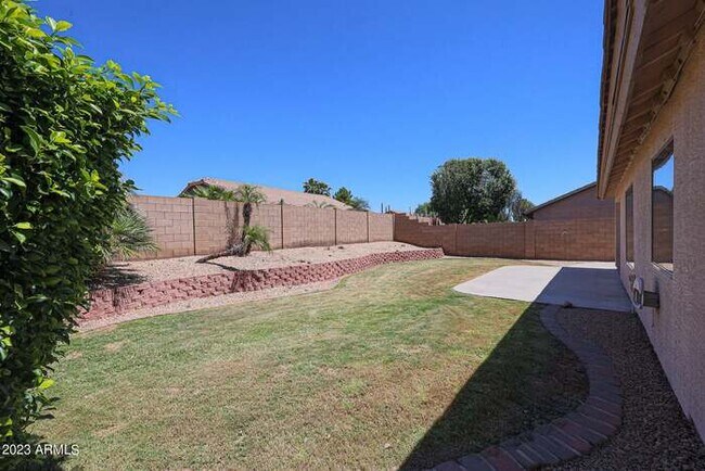 Building Photo - GREAT 3 bed, 2 bath home