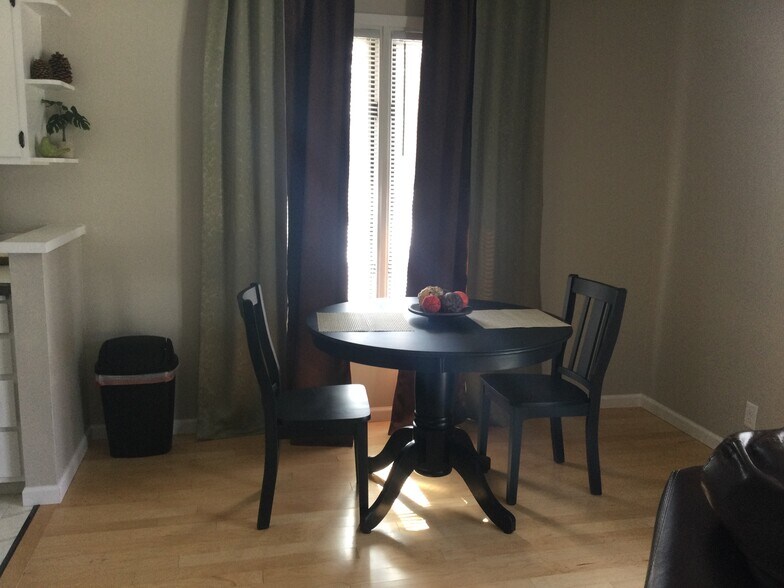 Building Photo - 1420 Sierra Dr NE