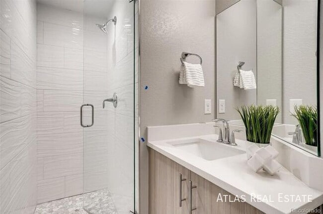 Building Photo - 88 Galapago St