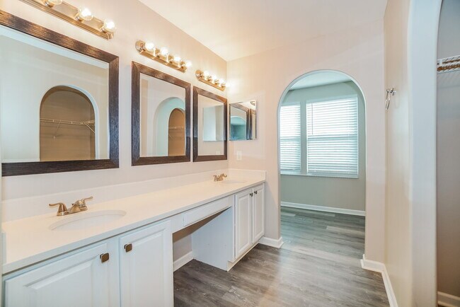 Building Photo - 4877 Grimm Dr