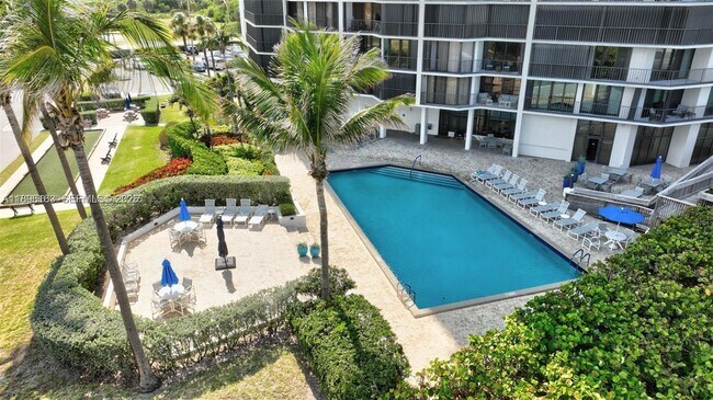 Building Photo - 9650 S Ocean Dr