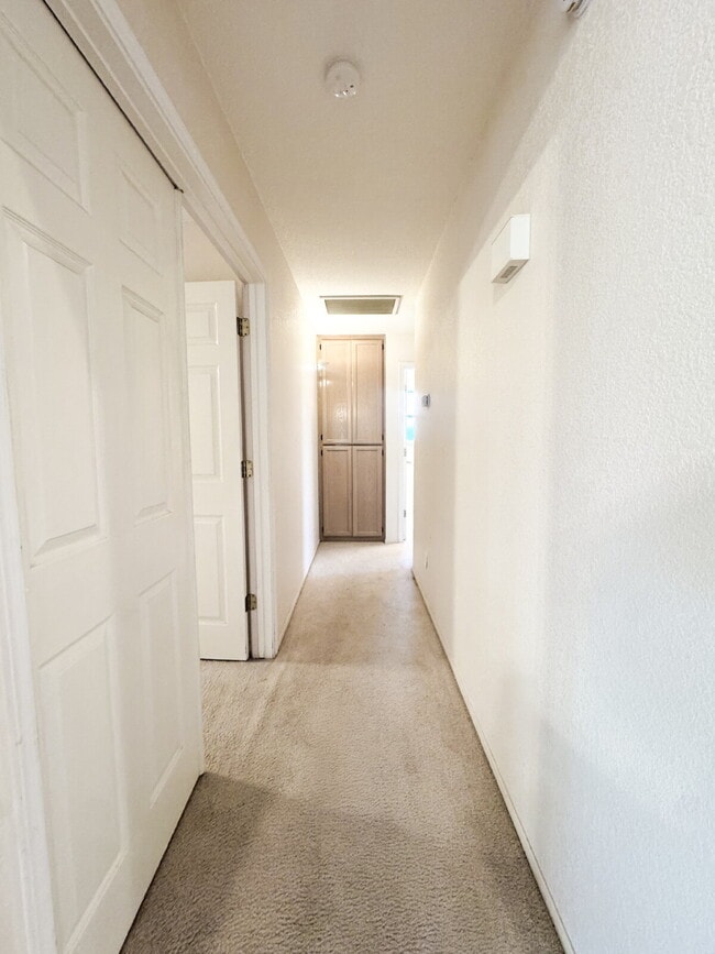 Building Photo - "Charming 3-Bedroom, 2-Bathroom Mesa Del S...