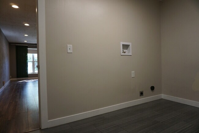 Building Photo - 900 S 300 E