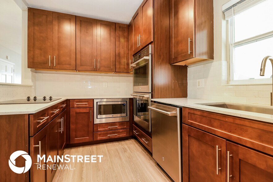 Building Photo - 614 Brookside Dr