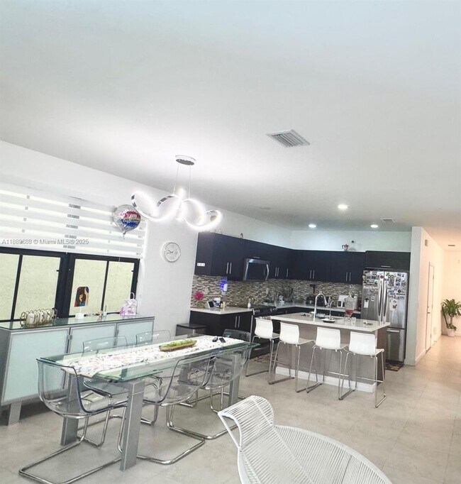 Building Photo - 10300 NW 70th Terrace