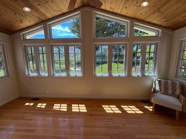 Building Photo - Carmel Valley Village Home