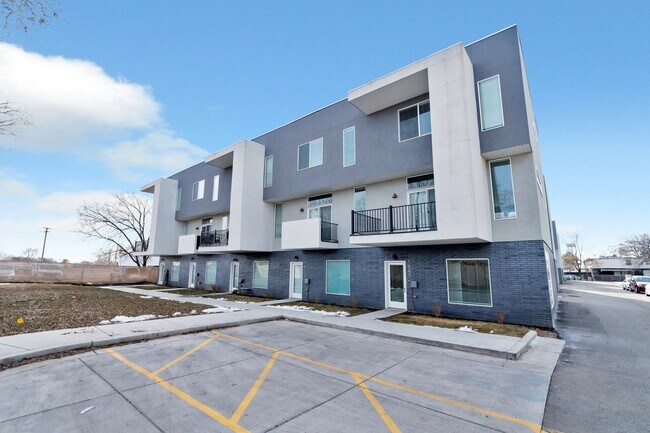 Building Photo - 1666 S 225 E