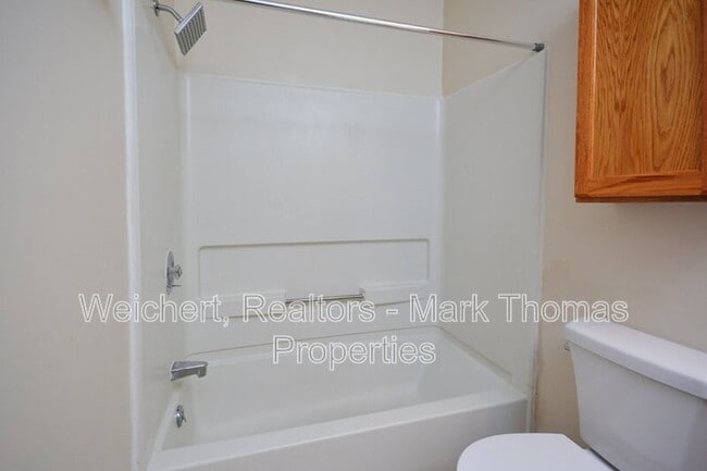 Building Photo - 425 Summerwalk Cir