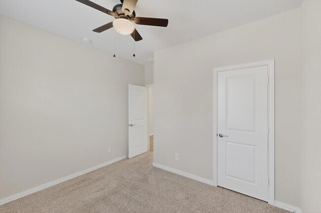 Building Photo - 2927 Brittlebush Dr