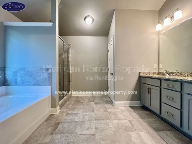 Building Photo - 2435 Kemp Dr NW