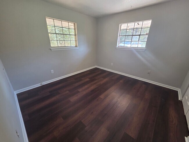 Building Photo - 645 Bandy Ln