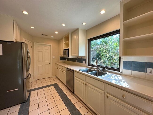 Building Photo - 2403 Braemar Cove