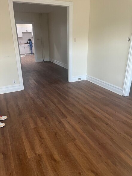 Building Photo - 1131 W Court St