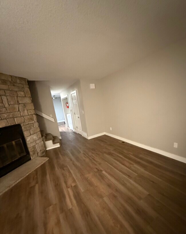 Building Photo - 10770 Foxwood Ct