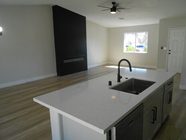Building Photo - 571 Grape Dr