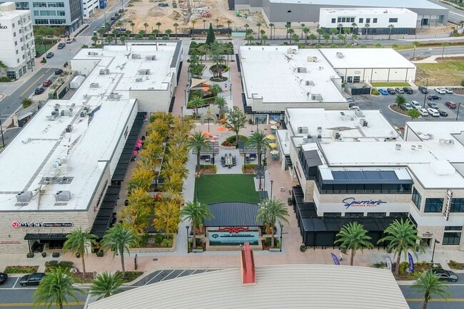 Building Photo - Exclusive Townhome in The Vue at Celebration Pointe