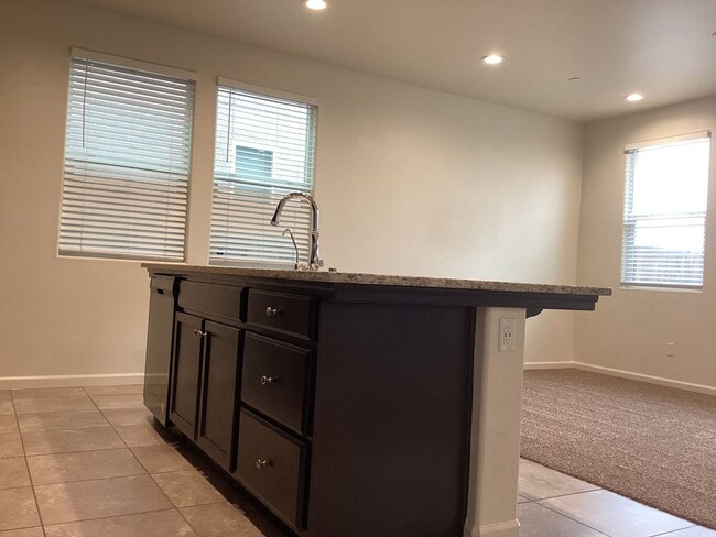 Building Photo - 6319 E Creek View Ln