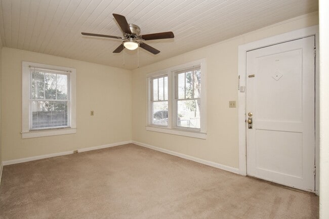 Building Photo - 517 NW 27th Ave