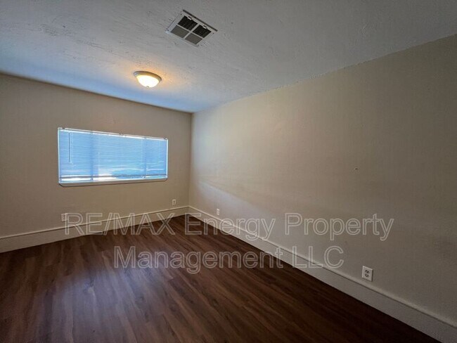 Building Photo - 2224 Doris Ave