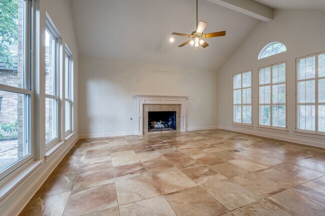 Building Photo - LINCOLN HEIGHTS 3-BEDROOM