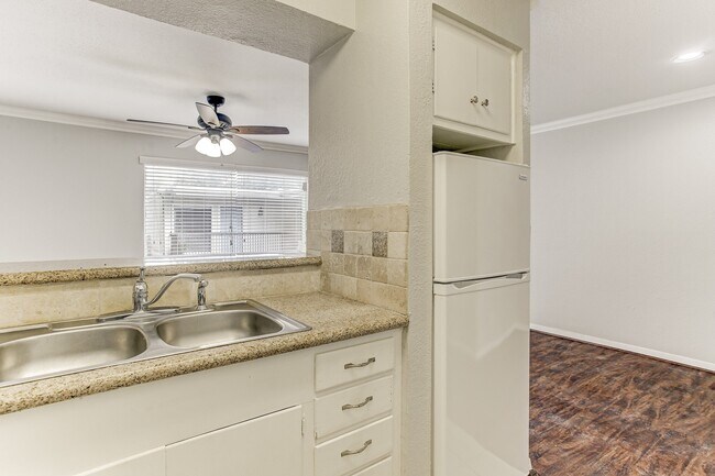 Building Photo - 3414 Garrott St