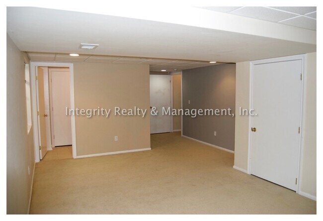 Building Photo - 8840 Shoal Creek Ln
