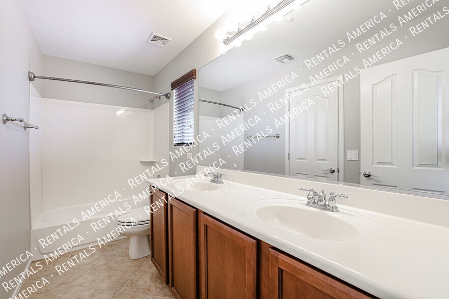 Building Photo - 7045 S Legend Dr