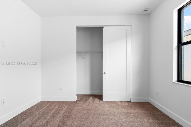 Building Photo - 9362 Tulip Leaf Ct