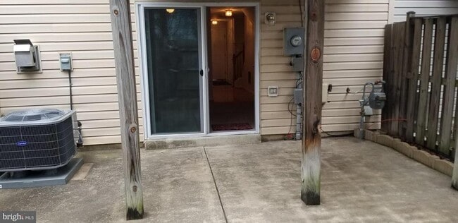 Building Photo - 5503 Sacramento Mews Pl