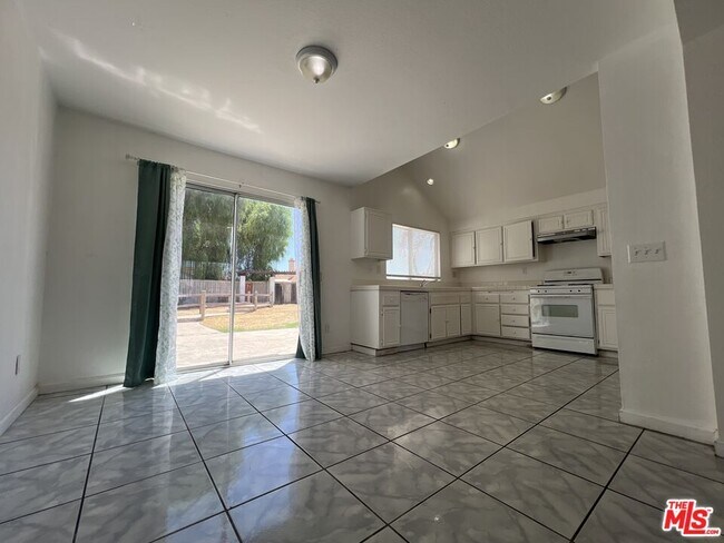 Building Photo - 659 Periwinkle Ln