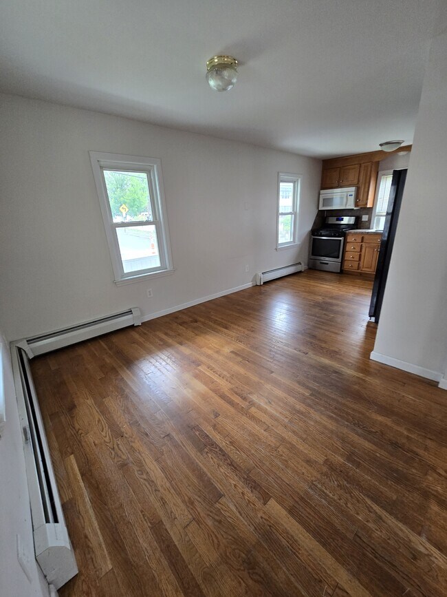 Building Photo - 257 Litchfield St