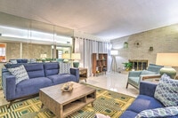 Building Photo - 1412 Country Club Rd N