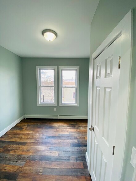 Building Photo - 534 S 20th St