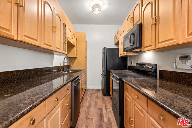 Building Photo - 340 N Oakhurst Dr