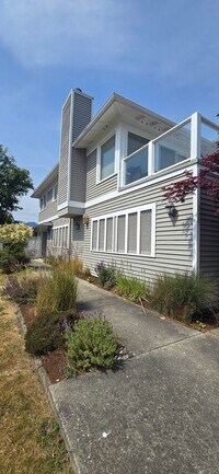 Building Photo - 229 East First St. #3, Port Angeles, WA 98...