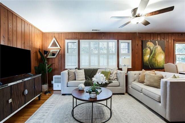 Building Photo - 4061 Lower Roswell Rd