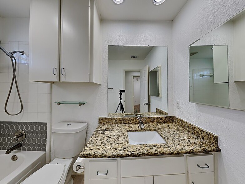 Building Photo - 4322 Duck Pond Ln