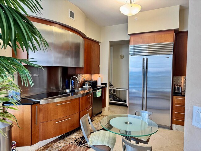 Building Photo - 18101 Collins Ave