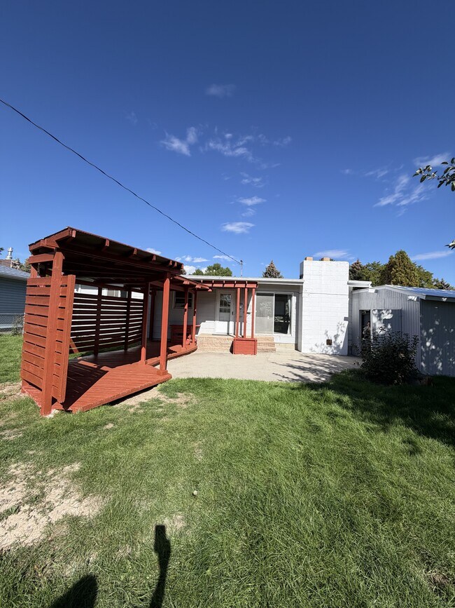 Building Photo - 2520 Lillis Ln
