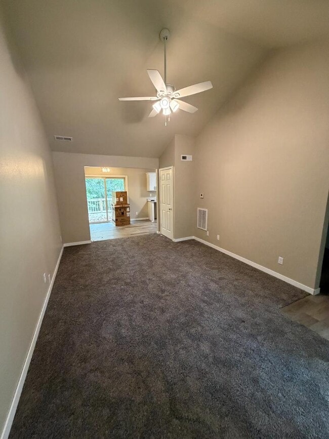 Building Photo - 409 Hutton Ln